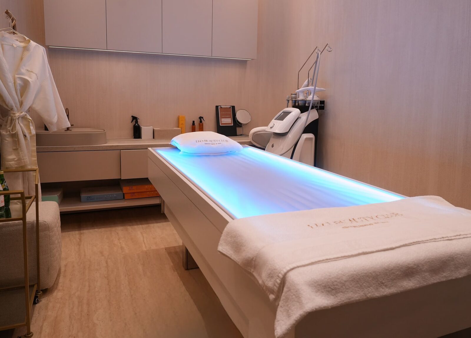 The Private Suite — LED therapy bed at Leo Beauty Club Dubai
